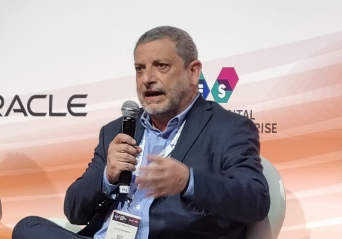 AtosES's tweet photo. En el marco del @DES_show, el CTO de Atos en España, @Alex_CaballeroF, ha participado como ponente en la sesión sobre cómo los CIO están navegando por la incertidumbre económica, los crecientes costos y los desafíos del talento, junto a otros expertos en la materia 🚀
#DES2024 https://t.co/mas034Qg03