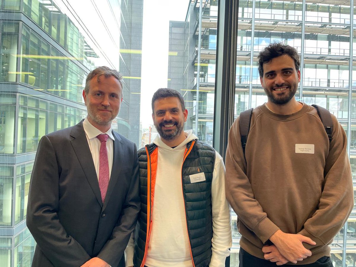 FayeOConnor2030's tweet photo. La London Tech Week es una excelente oportunidad para expandirse al mercado británico. Esta semana, 3 empresarios 🇺🇾 participaron de conferencias, buscando nuevos clientes y socios. Además, se encontraron con mi sucesor @mal_green, ya enfocado en profundizar el intercambio 🇺🇾🇬🇧👏 https://t.co/0r0V6o7yQF