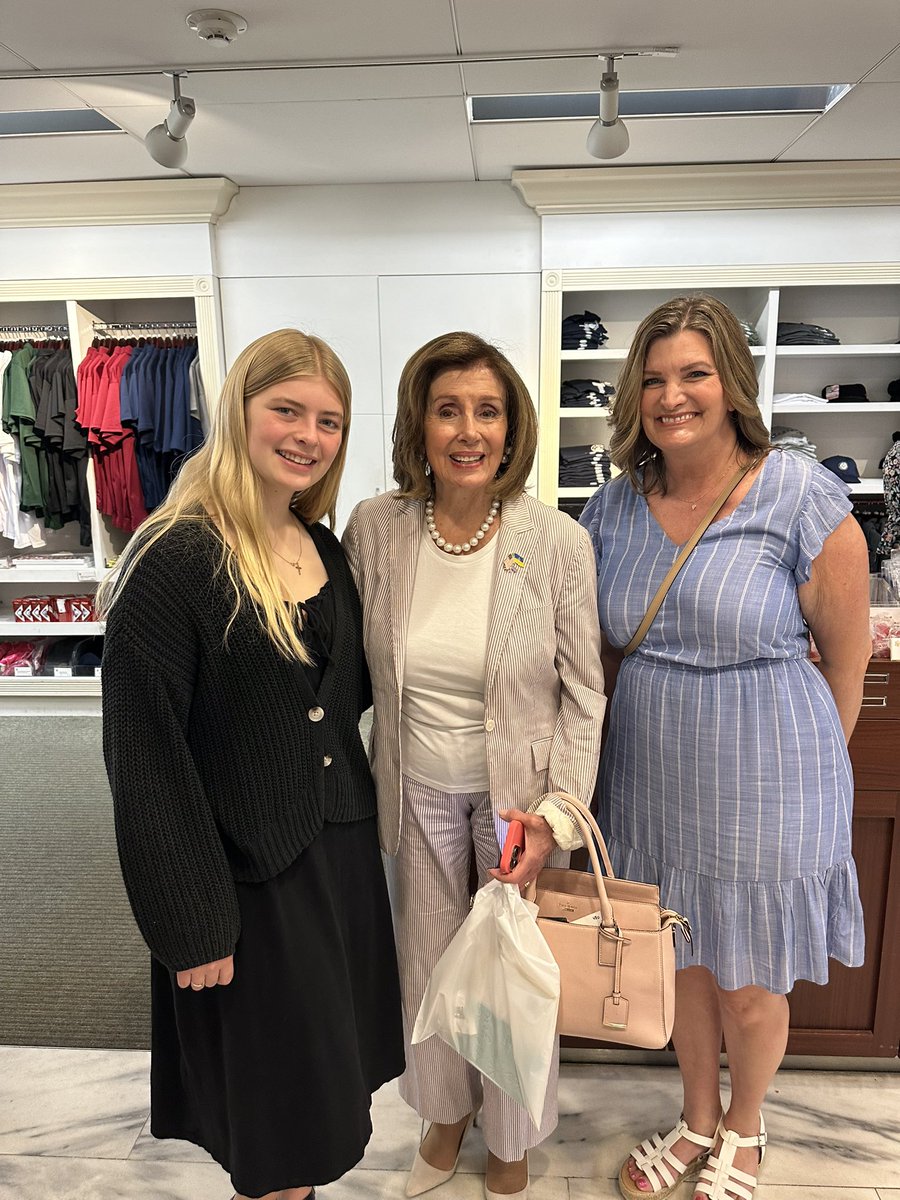 Fantastic running into a true champion for children’s health <a href="/SpeakerPelosi/">Nancy Pelosi</a> Thank you for taking time to chat with our <a href="/UCLAMCH/">UCLAMattelChildrens</a> patient Brooke. #FAD2024