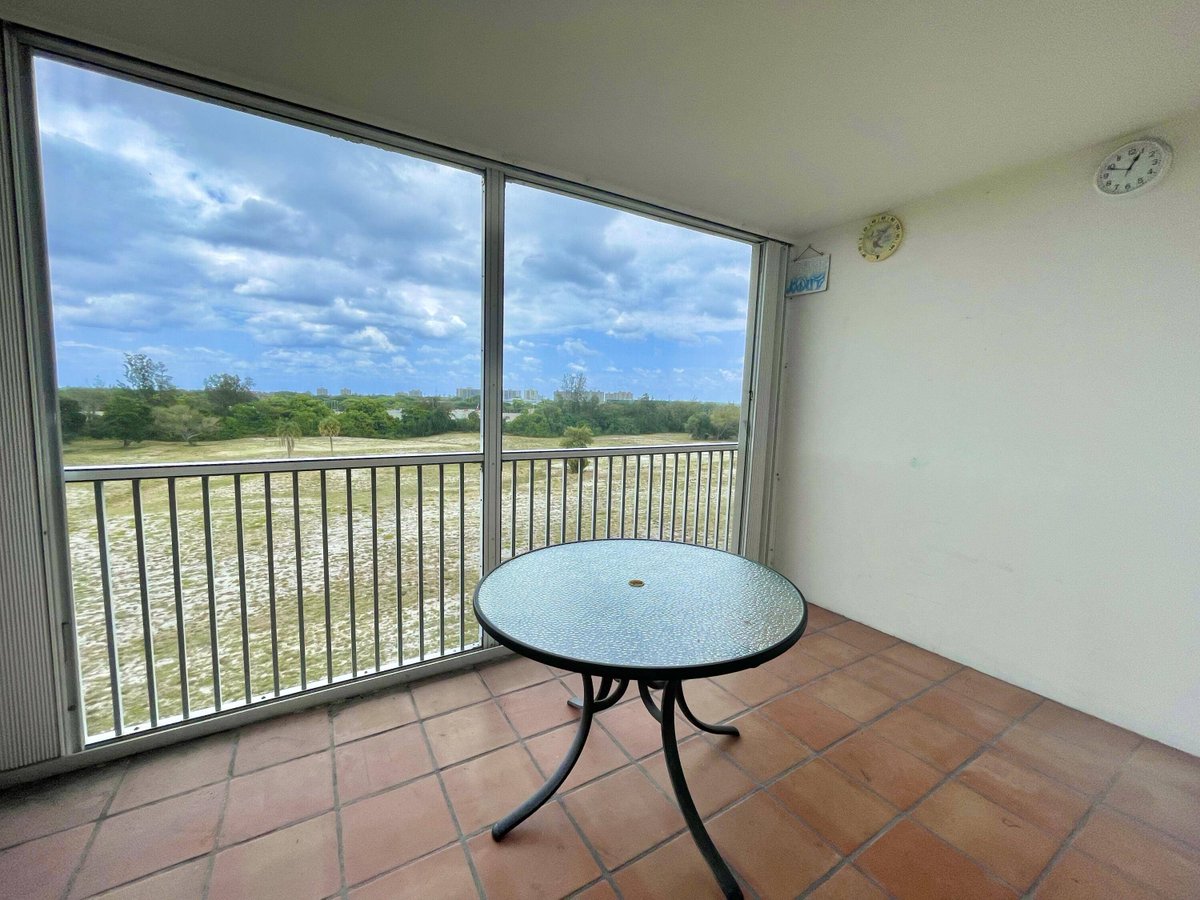 KrisvanGool's tweet photo. 1st time home buyer under contract 
Take a look at this awesome space: https://t.co/KfZBhT1lt2 https://t.co/uAxqkMKHKJ