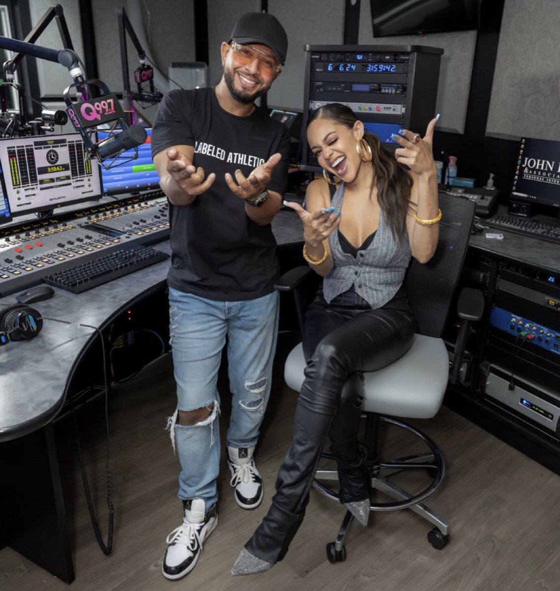 Q997Atlanta's tweet photo. ATL 😜 @thenameisJADE &amp; @DJBabeyDrew are LIVE in the Mix weekdays 3-4p on Q ⭐️ 

SUMMER VIBES! Got a song request? 🌞👙 
#Q997 Hotline 📲 404-741-0997
🎧 https://t.co/gGihgDQo9T https://t.co/PJO0d75IQI