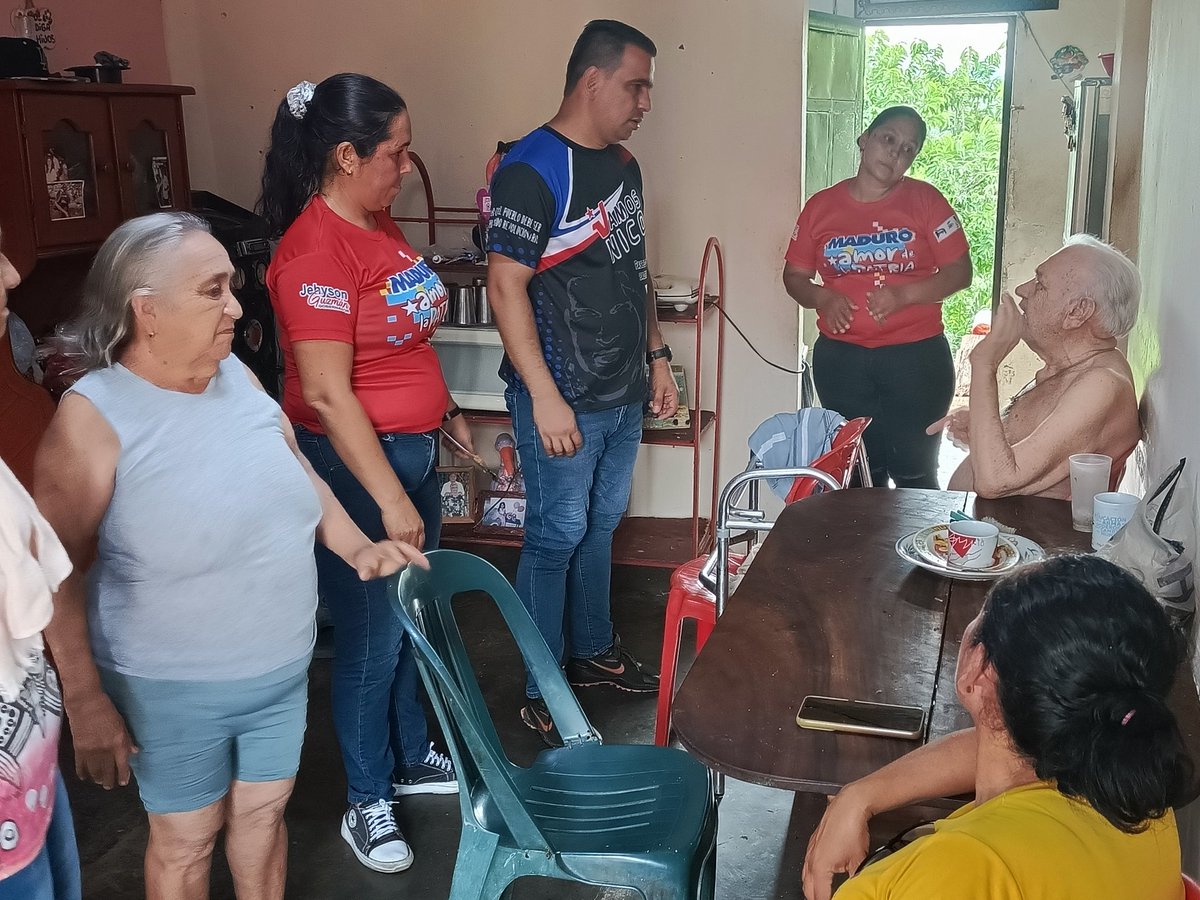 omarsanchezpsuv's tweet photo. Desde la comunidad Altavista de la Parroquia Pulido Méndez en revisión y activación de nuestra estructura de la UBCH y CLAP con el 5x5 y el 1x10 de cada líder y militantes de nuestro glorioso @PartidoPSUV RUMBO a la gran victoria del 28 de julio con @NicolasMaduro @JEHYSONGUZMAN https://t.co/pX1qHpIgyh