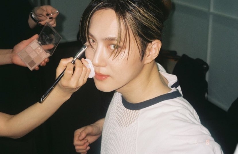 CosmicTurtle38's tweet photo. _جونمیون؟
+بله
_میشه گردنتو لیس بزنم؟
#EXO #SUHO #수호
@weareoneEXO @layzhang @B_hundred_Hyun https://t.co/onW9LbMxzC
