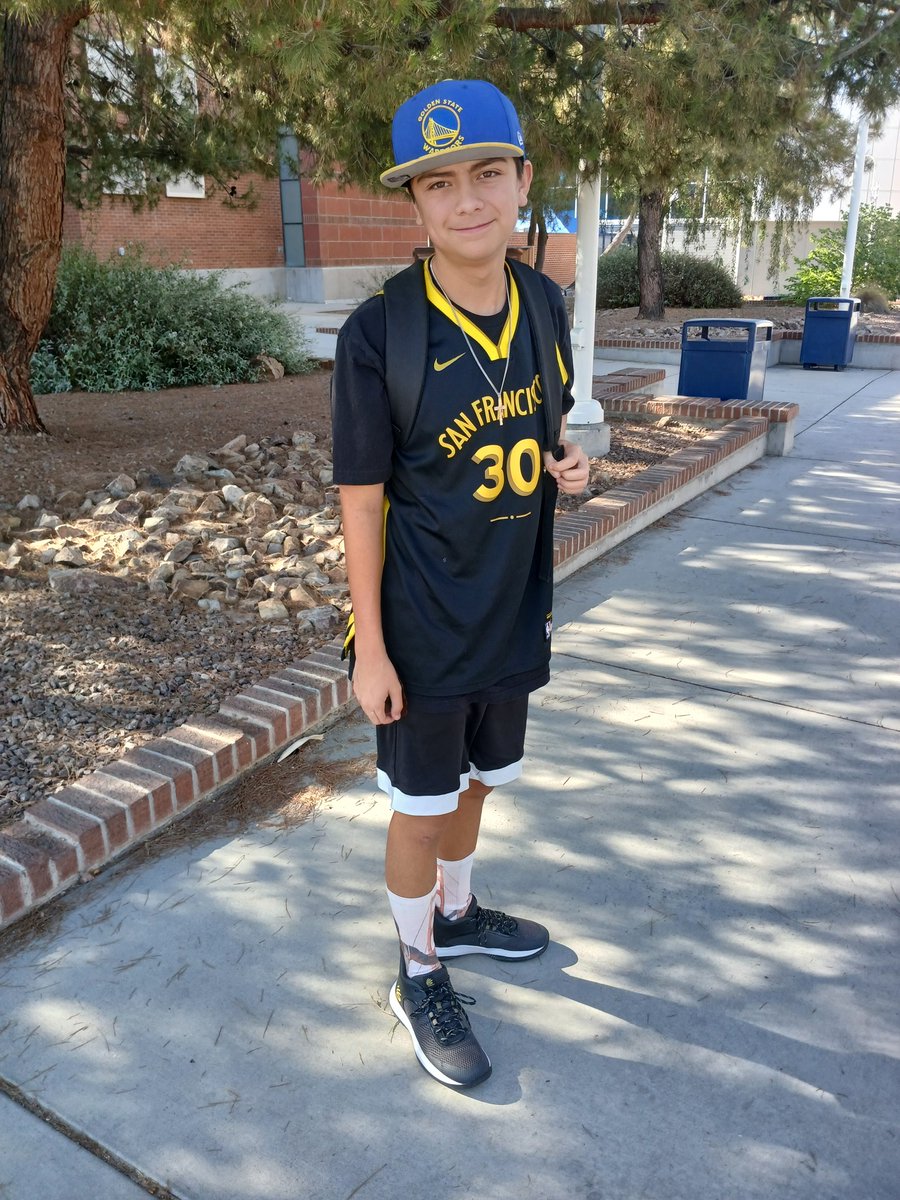aria1075's tweet photo. When it's jersey day at @ArizonaMBB camp James goes full on @warriors and @StephenCurry30 ! Not included in pictures are his Warriors crocs, but he is rocking his Curry socks! #reppingcurry #curryisthebest https://t.co/An9i2gKWgs