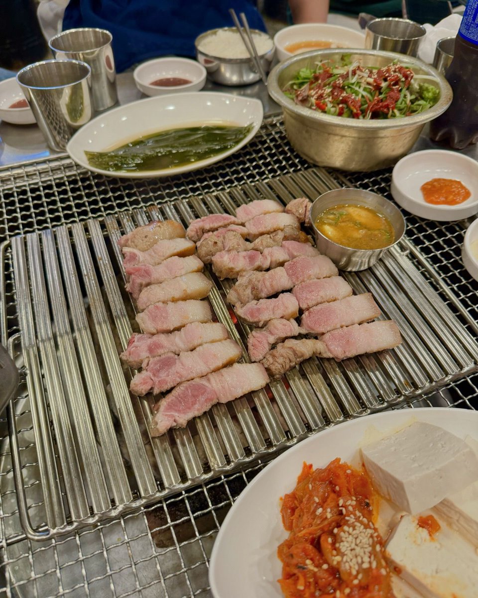 hendery_eats's tweet photo. 240612 wayv.unofficial 인스타그램 - 고기
📍 노천드럼통
(경기 고양시 일산동구 고봉로 32-12 로데오플러스빌딩 1층 107,108호 노천드럼통) https://t.co/mQtRhCKuJW