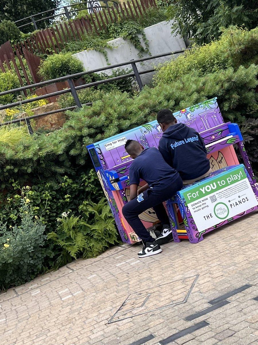 Our Architecture class wrapped up the semester with a visit to Little Island. Inspired by the park's innovative design and construction. 🌿🏗️ #ArchitectureClass #LittleIsland #DesignInspiration