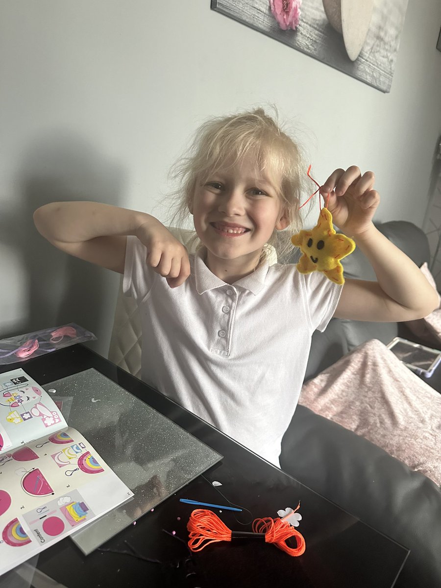 WindussKerrylee's tweet photo. @ChilternPSHull @thrivetrust_UK @thrivetrust_CEO #2CD #Y2 Millie carrying on sewing work she learnt in class at home, think she has found a new hobby! #StarOrnament #Cardholder https://t.co/XVRoSga6KI