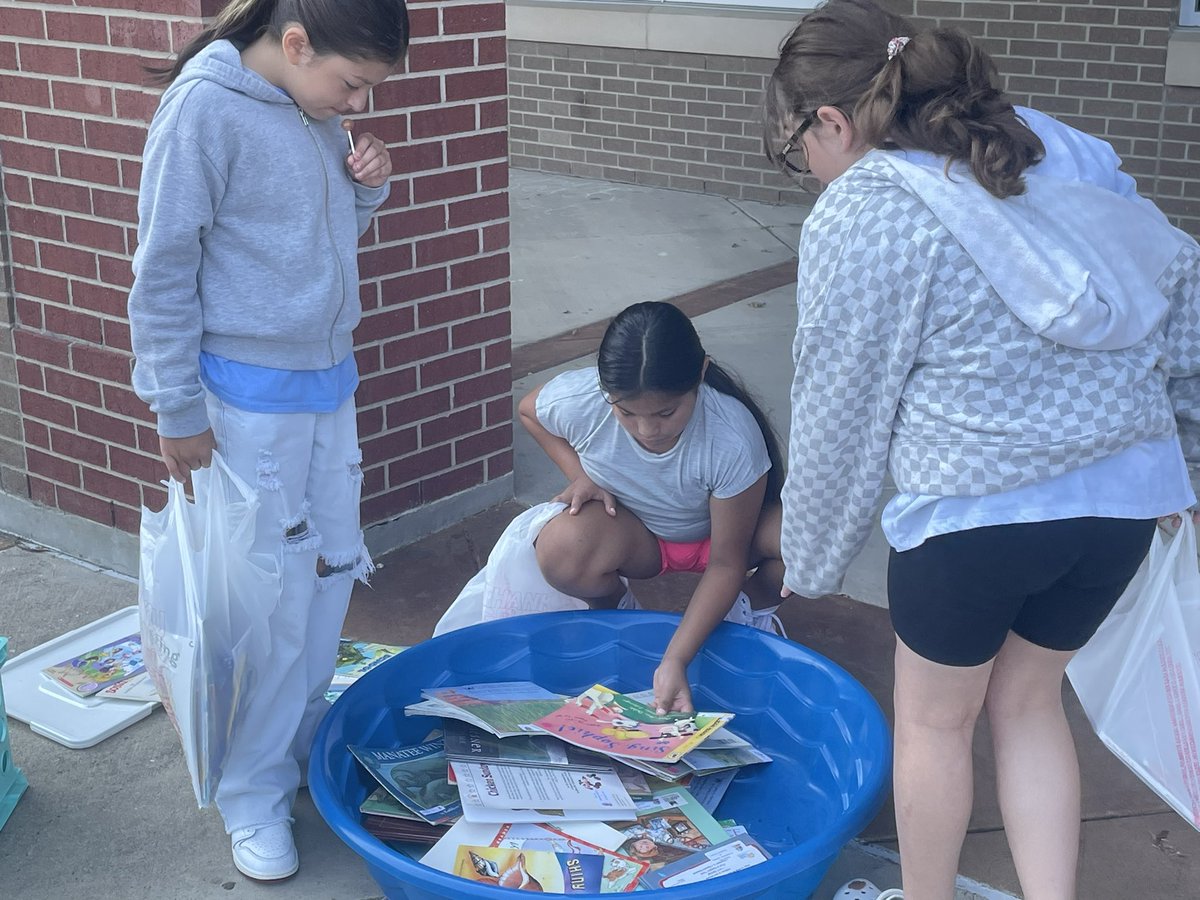 Castleberry ISD Libraries tweet media