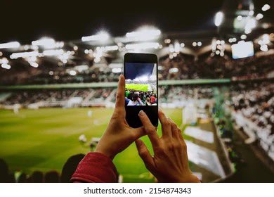 Starrcomms's tweet photo. During the Cricket World Cup, extra cameras were used to provide vertical video feeds. With eye-tracking studies a part it’s development.

I wonder how long before this is an industry standard across sport.

#SportBiz https://t.co/t169nu8NAM
