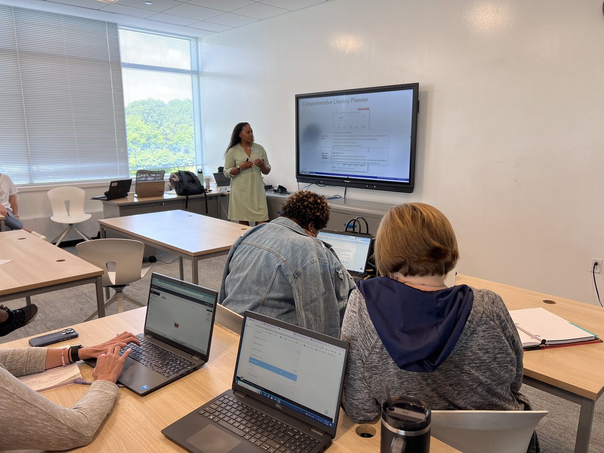 MarjieCNY's tweet photo. Dedicated elementary principals, district admin, and lead teachers in    @whschools kicking off summer with #BenchmarkAdvance training. Welcome to the @BenchmarkEdu family @whschools ! https://t.co/n5kmQQAwz1