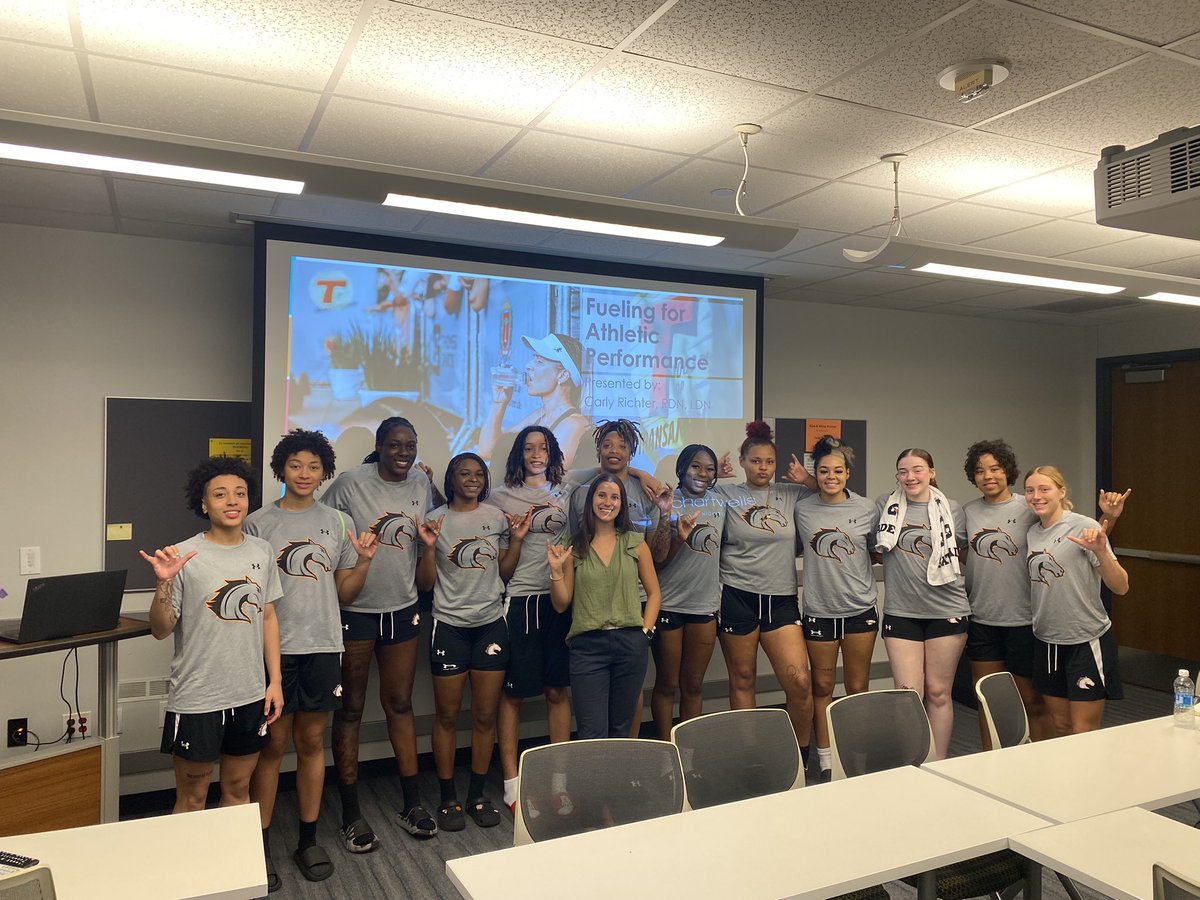 CoachRekeUTA's tweet photo. Thank you so much to @carlyrichterr for discussing nutrition with the team this morning!! Great knowledge to refuel and reload! #Play2WinReloaded🃏 https://t.co/xQZKtXIBZM