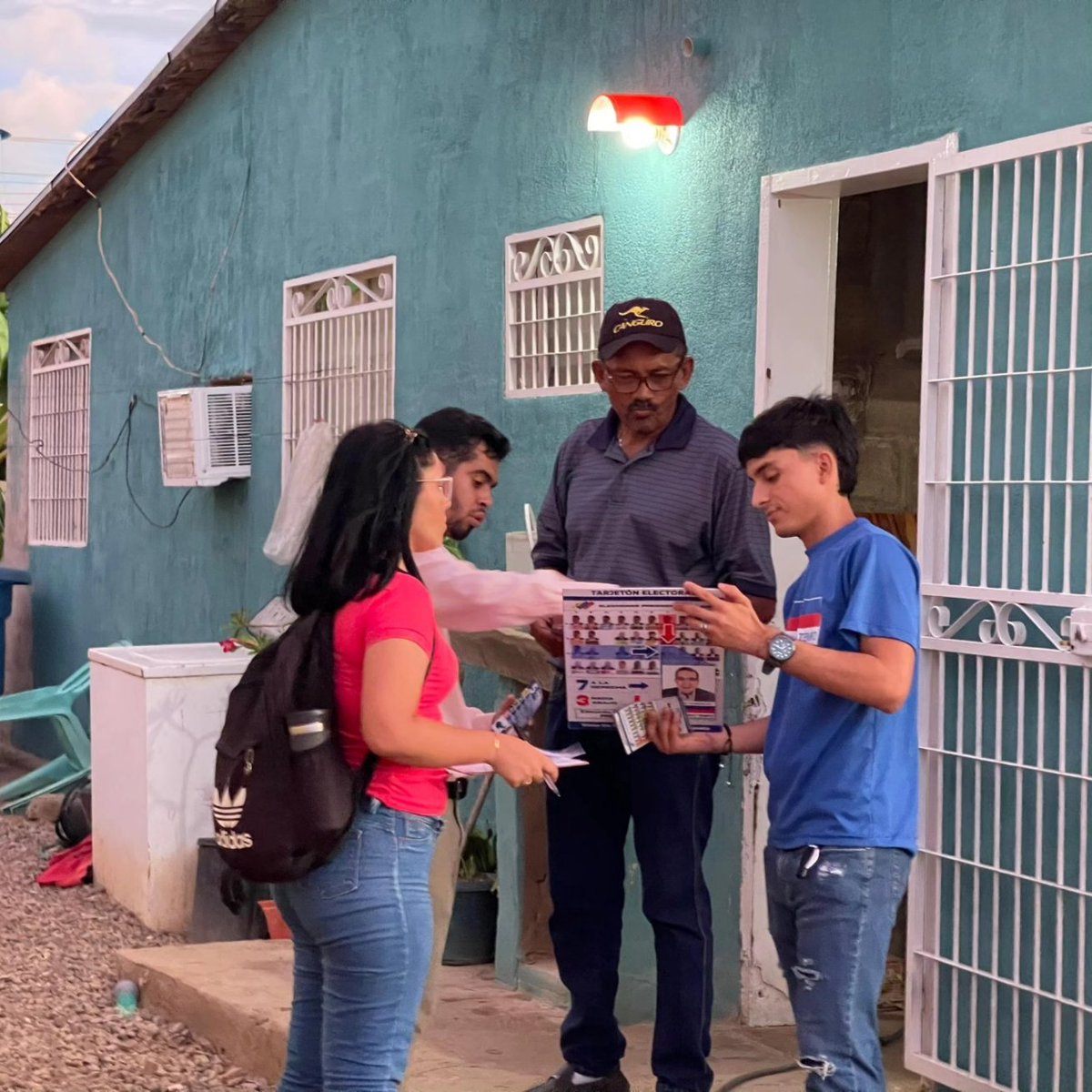 arturoj_colina's tweet photo. Promoviendo el voto en cada rincón, este #28j no podemos dejar pasar está gran oportunidad de darle un cambio de timón a la situación país. #GenteDePalabra #UnNuevoTiempoParaVnzla 
#edmundoPresidente 
#falcon #Coro https://t.co/qCGDvk6PHh