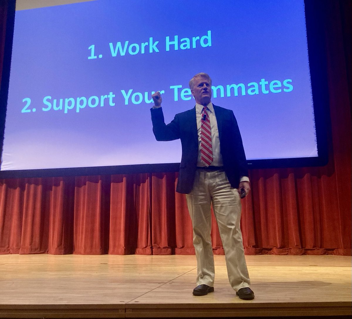 MKPrusnick's tweet photo. I’m so grateful to learn from @Johnubacon at the @EdRedNews & Lake ROE Mini Summit. Valuable lessons in Leadership 🌟 #EDREDLearns https://t.co/JvGiHTNBaP