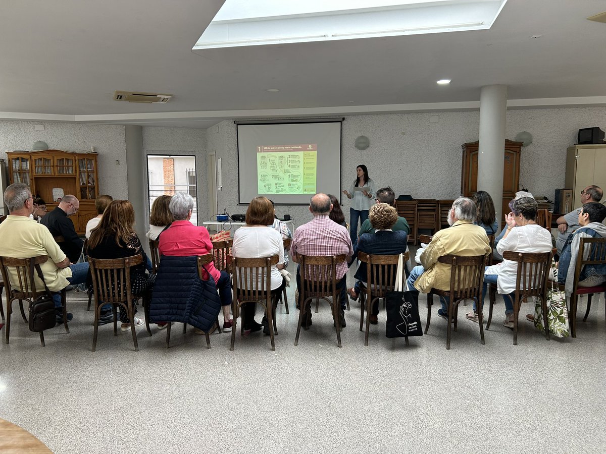 Trabajando la estrategia confederal de voluntariado en el arciprestazgo 13! 
#Vicaria3 <a href="/AnFolch/">Anna Folch</a> <a href="/ValenciaCaritas/">Valencia Cáritas</a>