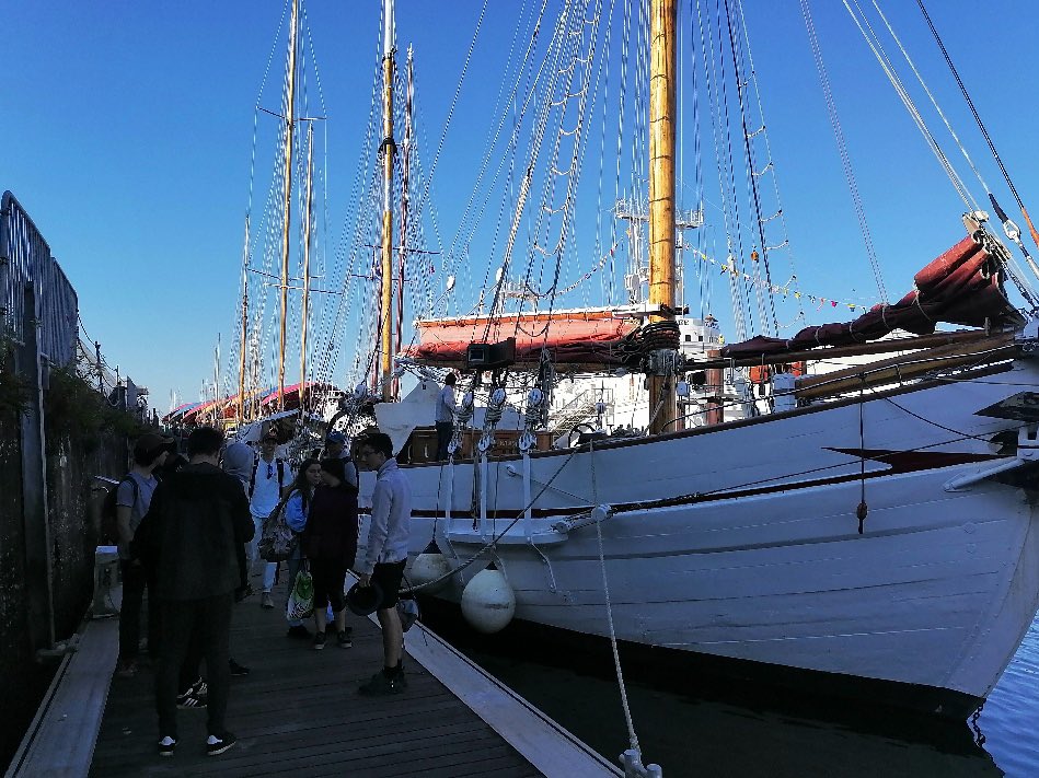 college_pmf_LR's tweet photo. Expérience exceptionnelle pour les élèves de l’option BIMER (brevet initiation à la mer): sortie en mer sur le bateau "Notre Dame Des Flots" organisée avec nos partenaires de l'association OCEAN PEAK. Une option qui ouvre le champ des possible pour des collégiens de REP+ https://t.co/3HWpS4vvkE