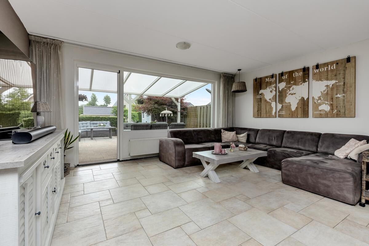 Droom je ook van wonen aan het water? Wil je een aanlegsteiger aan je achtertuin? #tekoop #Almere Brommy en tommystraat. #Funda