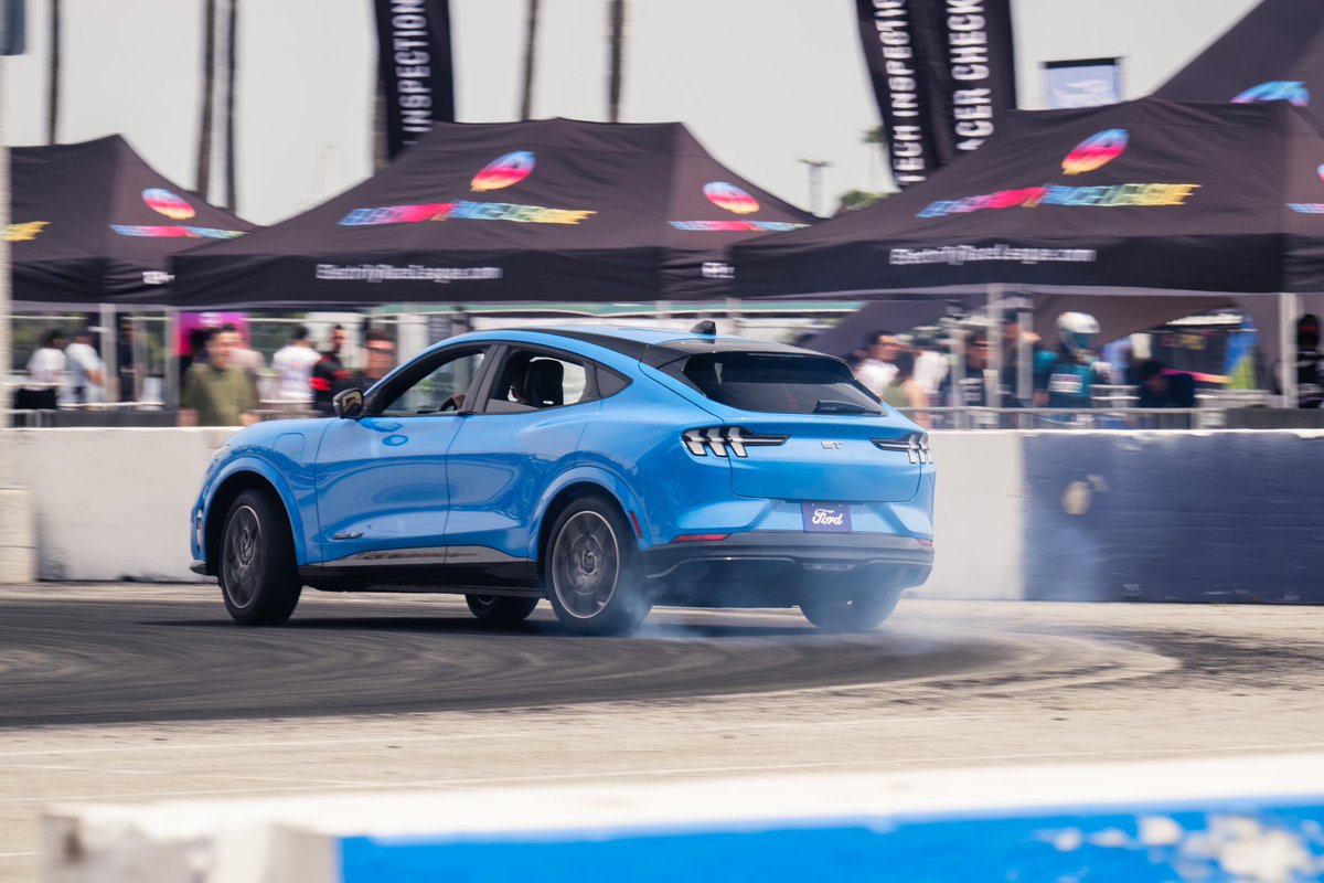 DemoDaysFest's tweet photo. Everyone after the @Ford #ThrillZone: 🤯🫨

Go for a spin in Denver July 13-14! ⚡️ Snag your tickets below! 

https://t.co/slQLLGc1X4

#ElectrifyExpo #EEDEN24 #FordMachE #MachEMustang https://t.co/lCwaEhNeHT