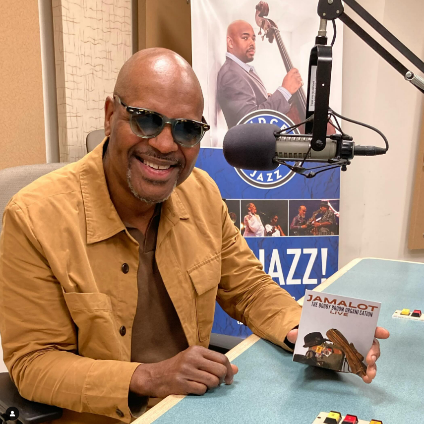 Thank you to all the radio stations which have put my new album #Jamalot on air. We made it onto <a href="/JazzWeek/">JazzWeek</a> 's #Chartbound list! Here’s me in the <a href="/WDCBPublicRadio/">WDCB Public Radio</a> studio for my recent interview.
Listen to the album via my LinkinBio. Meanwhile, here’s my list of station shout-outs: