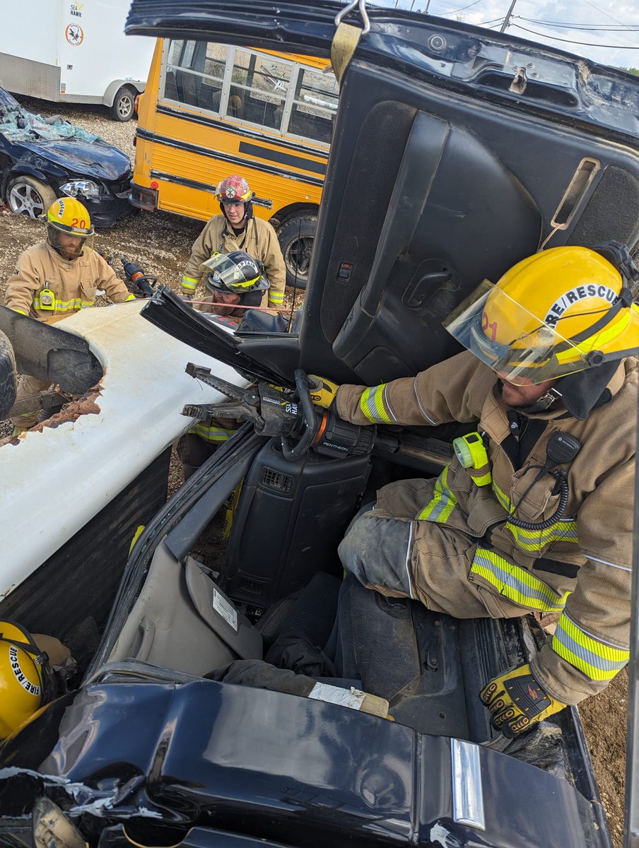 Seahawk_Service's tweet image. A busy TREX month for the Gravelbourg Fire Department They had Sea Hawk do their Level 2 training and 1 week later received their TREX tools.

They have been a @HolmatroRescue  Customer for a number of years and are very excited to join the #Pentheon revolution.
