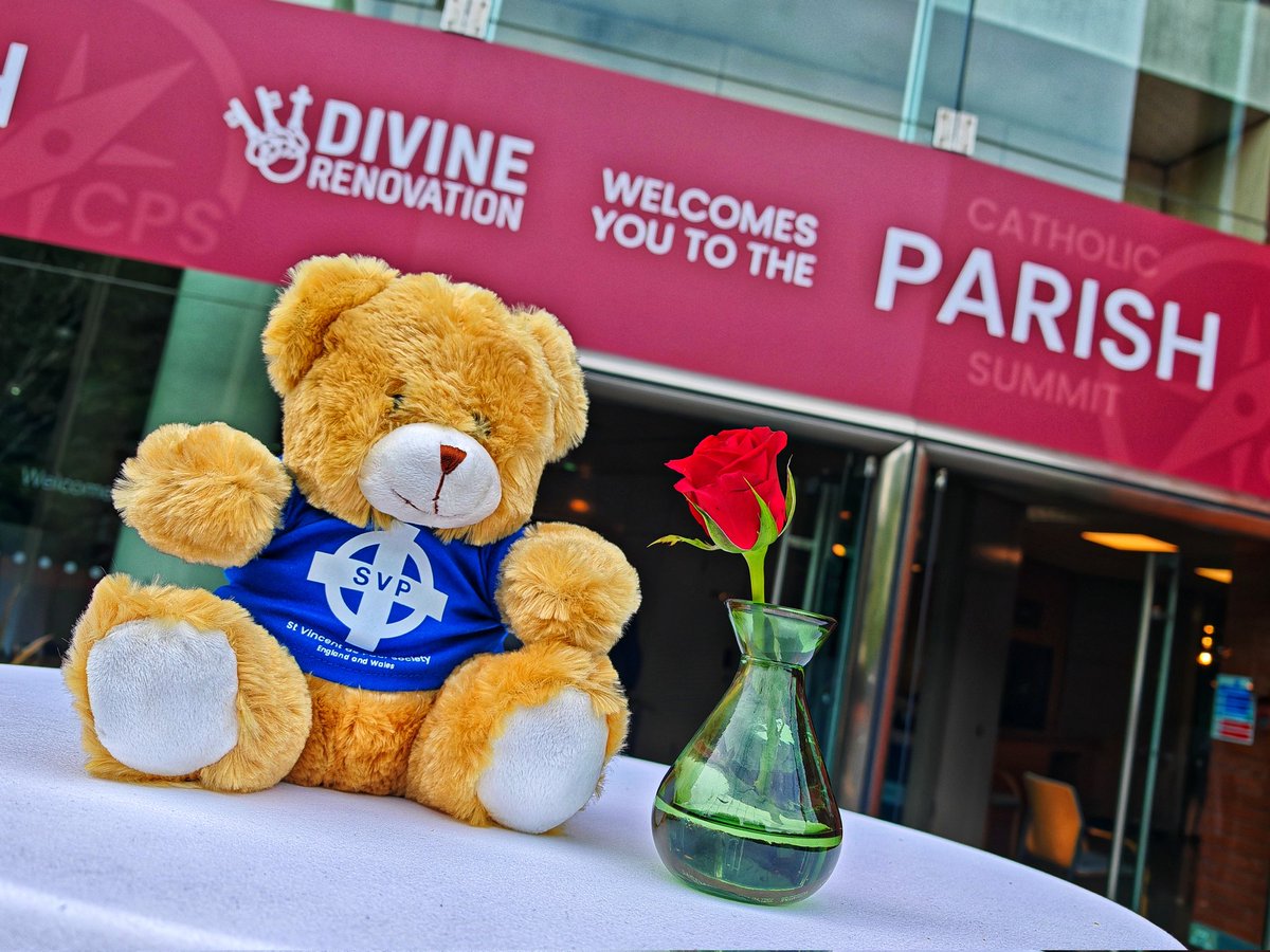 Vinnie Bear has arrived at the <a href="/DivReno/">Divine Renovation Ministry</a> #CatholicParishSummit and would love you to come and say hello 👋