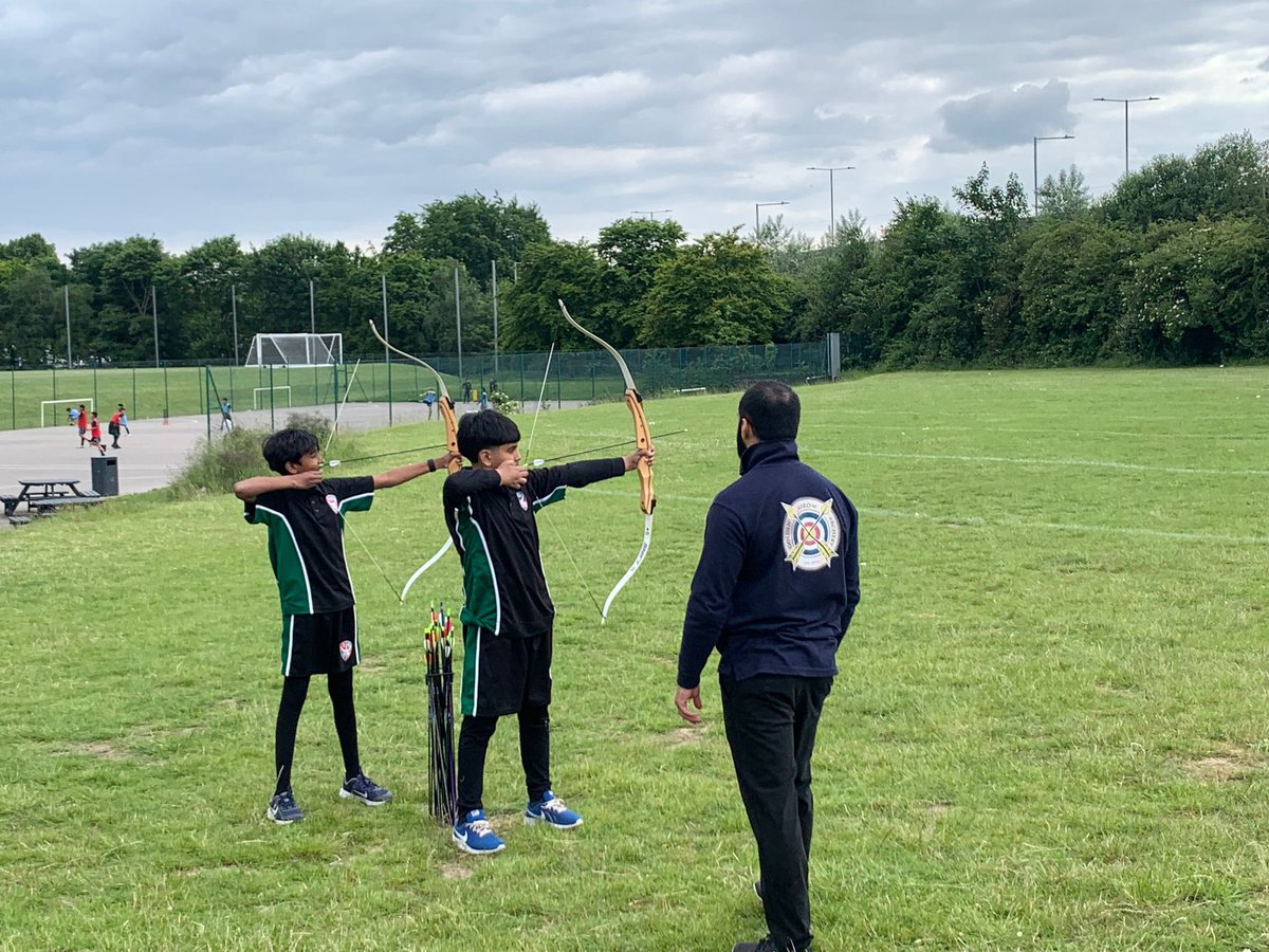What an amazing experience for our #teamofthemonth nominees for their effort in lessons and at extra-curricular clubs. Shout out to <a href="/GA_Archery/">🎯Golden Arrow 🎯</a> for taking the time to coach our <a href="/ChallneyBoys/">Challney Boys | Luton</a> 5* Gentlemen 🏹👏🏻