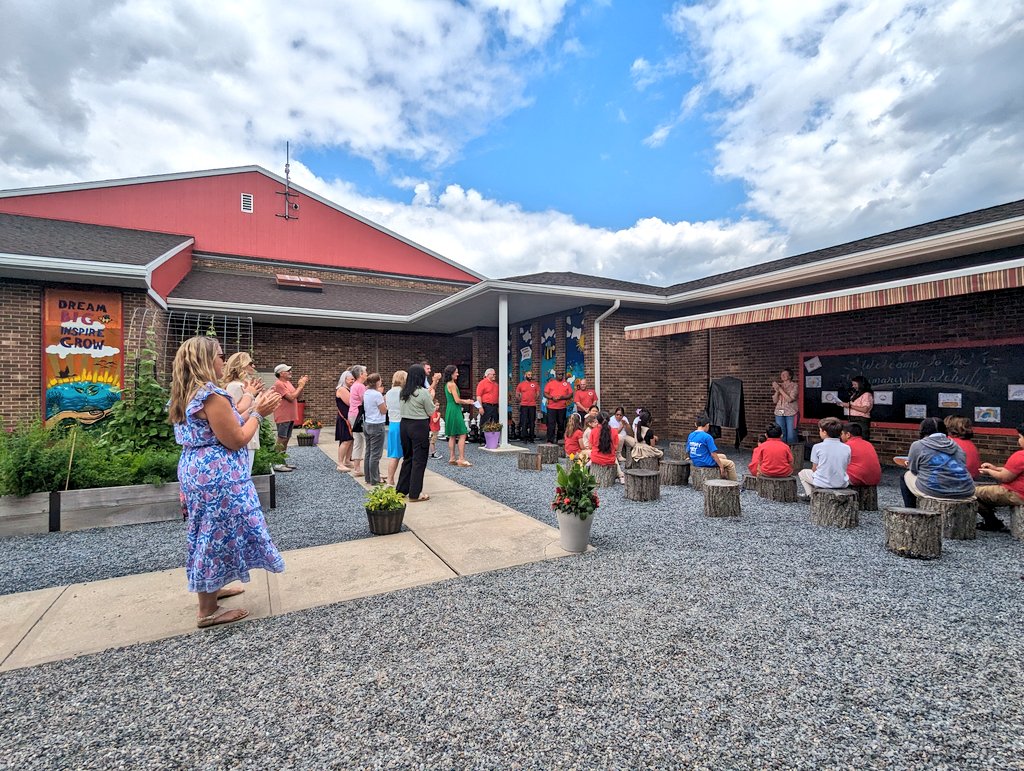 MsValentinoRBPS's tweet photo. It was such an honor to be a part of the Primary Patch Celebration today. Our school garden is truly the best ❤️ @rbpsEAGLES https://t.co/olCZIa5quy