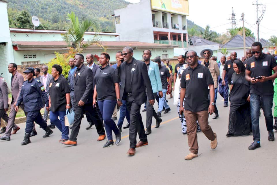 RubavuDistrict's tweet photo. Uyu munsi, Umuyobozi w' Akarere wungirije ushinzwe imibereho myiza @Ishi_pacy, yifatanyije n'Urugaga rw'abikorera  @PSF_Rwanda  bakorera mu karere ka Rubavu, #Kwibuka30, Jenoside yakorewe Abatutsi. https://t.co/FObxKPEc5z