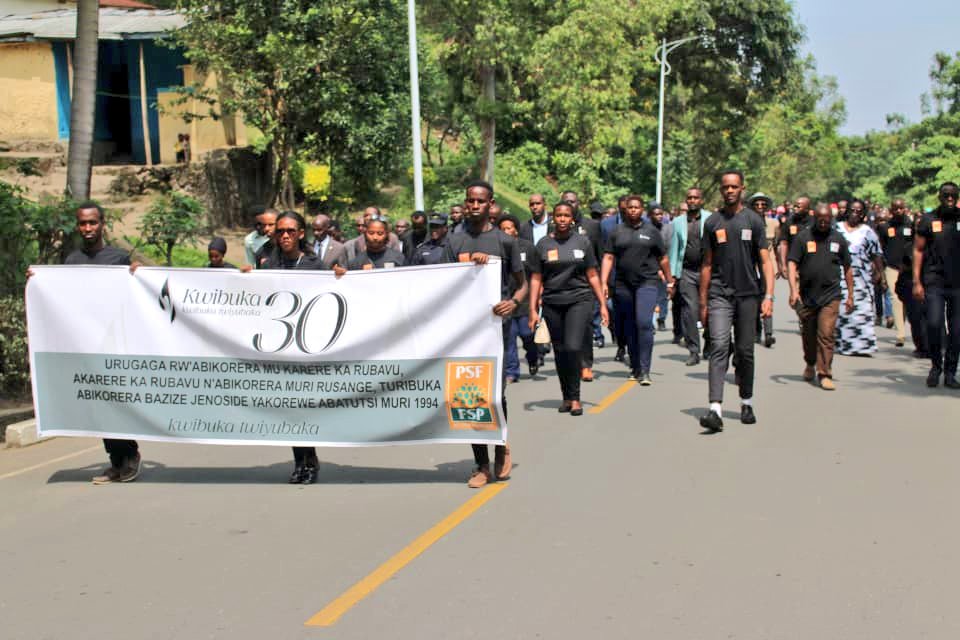 RubavuDistrict's tweet photo. Uyu munsi, Umuyobozi w' Akarere wungirije ushinzwe imibereho myiza @Ishi_pacy, yifatanyije n'Urugaga rw'abikorera  @PSF_Rwanda  bakorera mu karere ka Rubavu, #Kwibuka30, Jenoside yakorewe Abatutsi. https://t.co/FObxKPEc5z