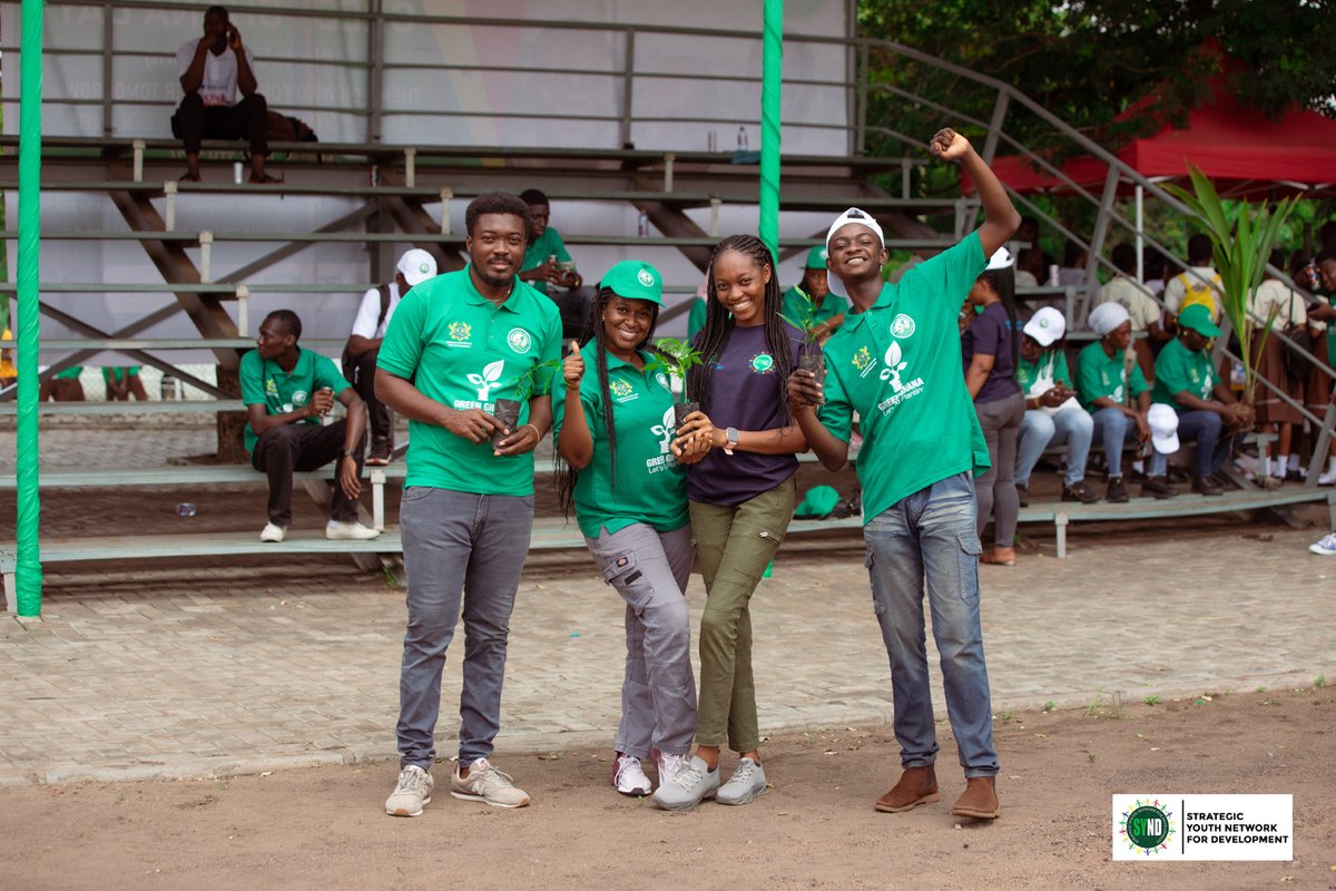 YouthNREGGh's tweet photo. 3/3
...contributing to the initiative which does not only benefit the current generation but also those to come. Remember, don't just plant, grow and nurture your trees as well.
#GreenGhanaDay
#LetsGoPlanting https://t.co/Fd8sz23t92