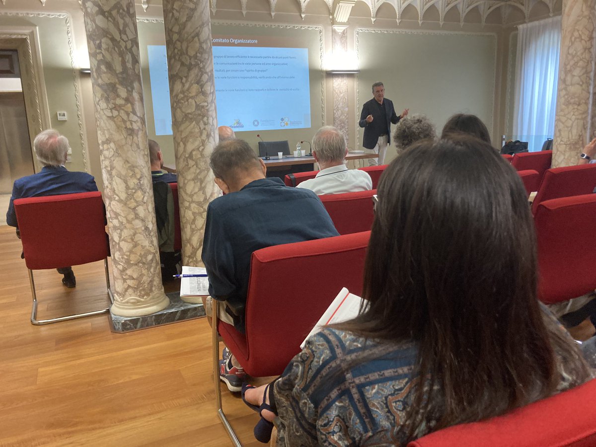 A Rovigo in #Cariparo tappa in presenza su alfabetizzazione digitale promosso da ConiVeneto e FondazioneComunica. Come gestire un ufficio stampa, il mkt, gestire un evento etc cose concrete per dirigenti sportivi moderni