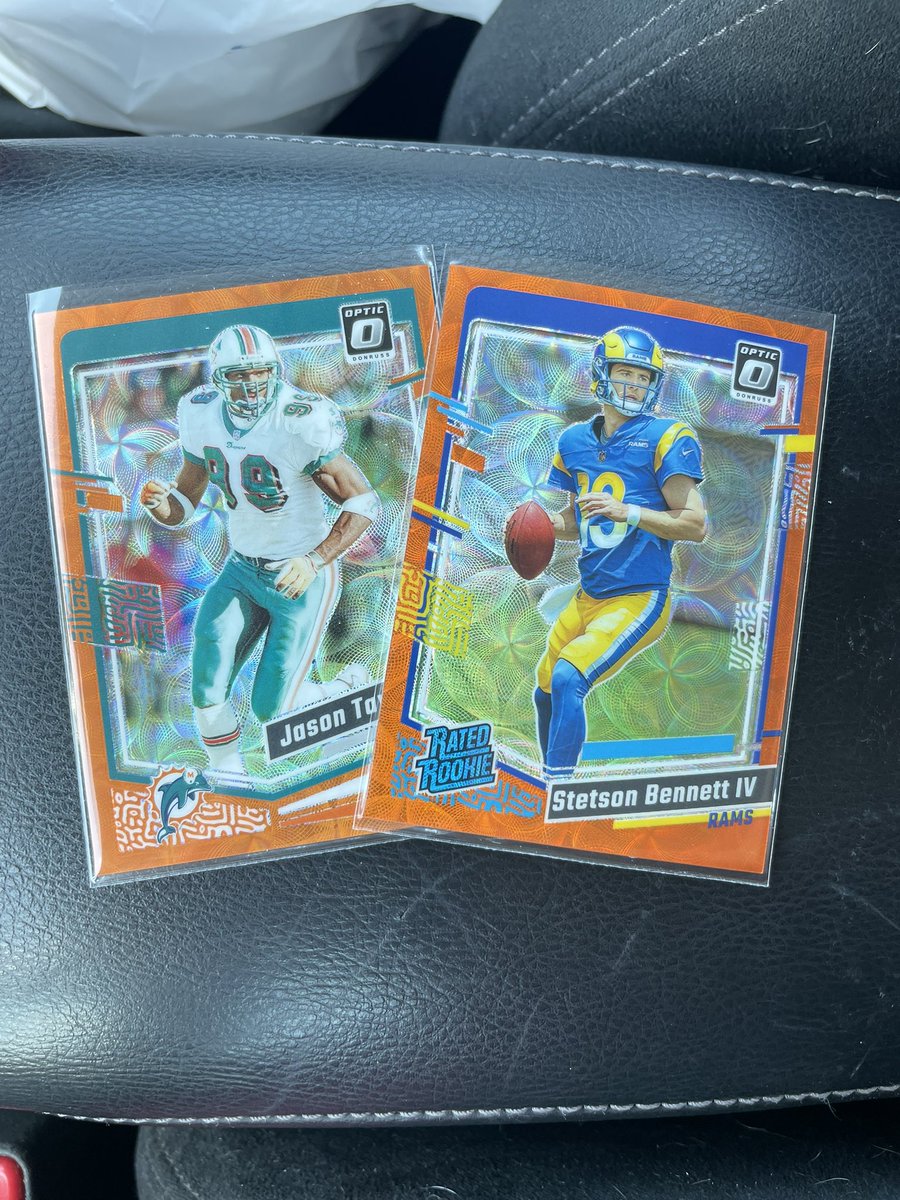 StackPg's tweet image. Megas loaded? @CardPurchaser These two scope /79 were back to back in same pack