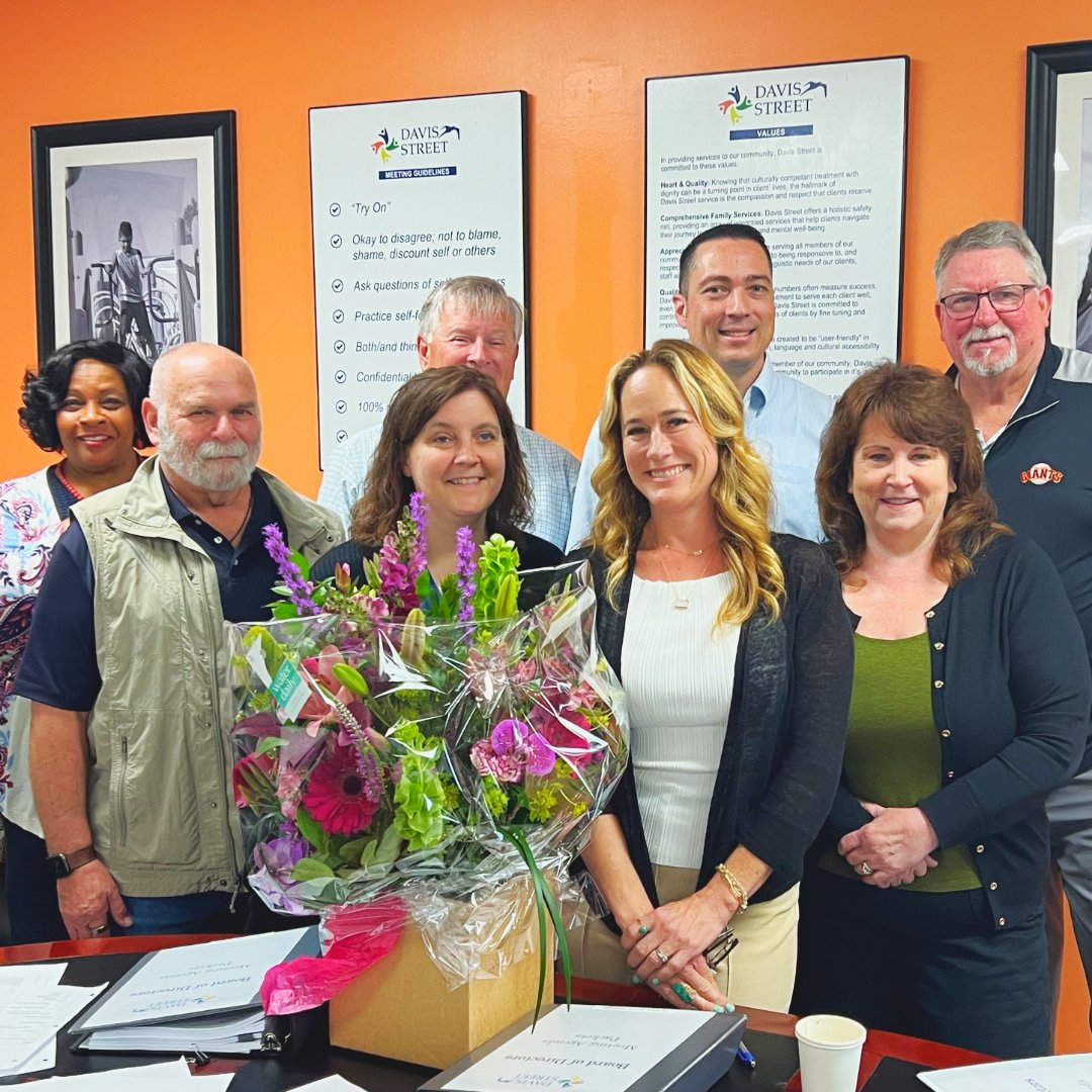 DavisStreetComm's tweet image. Recently, one of our beloved members of our Board of Directors, Tracy Kennedy, finished her term on the Davis Street Board. Tracy- we are so grateful for your many years of service to our community! These past 9 years, you have made enormous contributions to Davis Street.