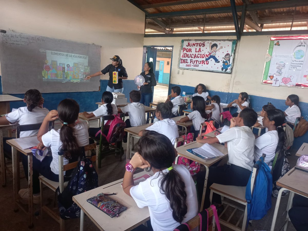 #Educación | #INTT dicta charla de educación vial a los niños de 5º grado en el C.E. Lourdes Camero Ramírez, creando cultura vial en los más pequeños valle pascuense. 

#CreamosEnNuestraGente