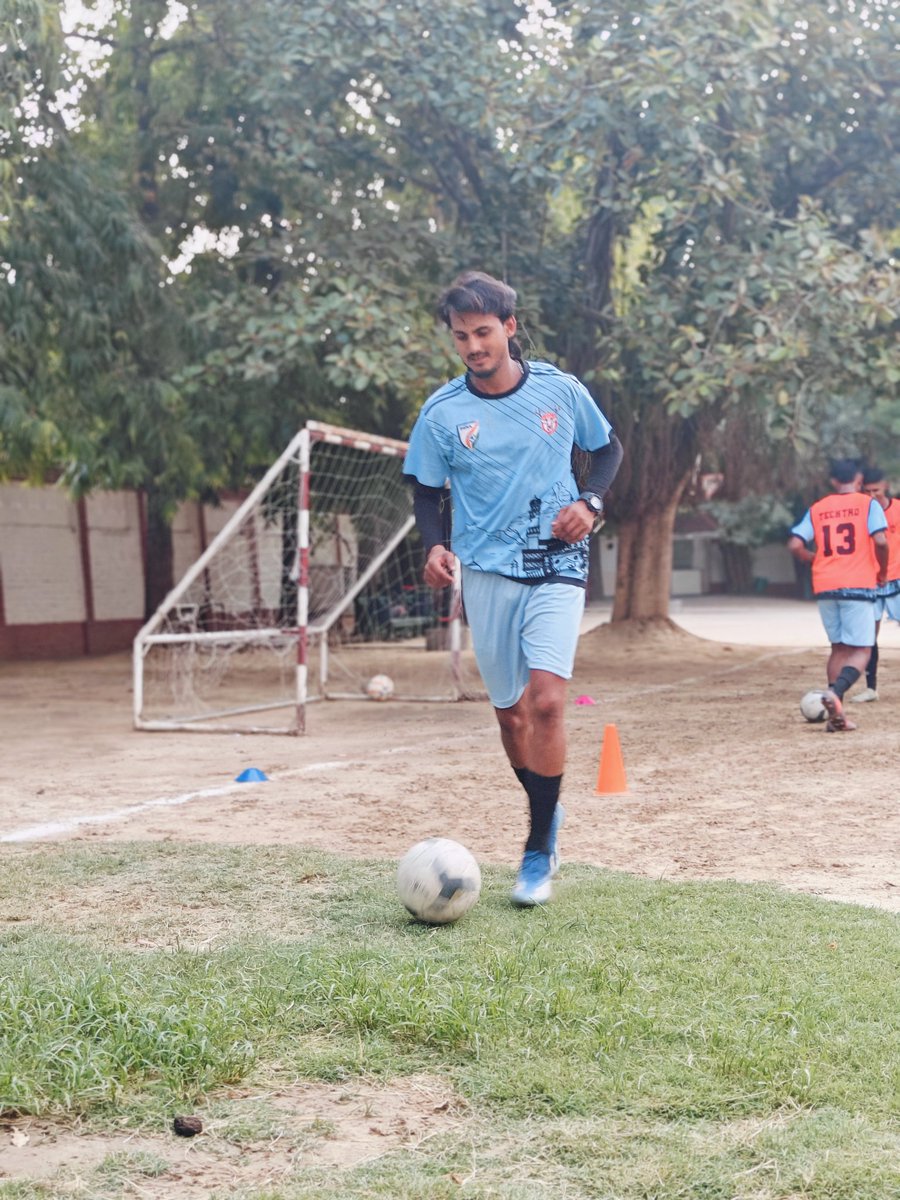 techtrolucknow's tweet photo. First Day Fun: Kicking Off Our D-License Coaching Course with Laughter and Learning at Modern School, Aliganj

#indianfootball #techtrofootball #techtrofootballacademy #coachingcourse #techtrolucknowfc https://t.co/vrQaOjZsWt