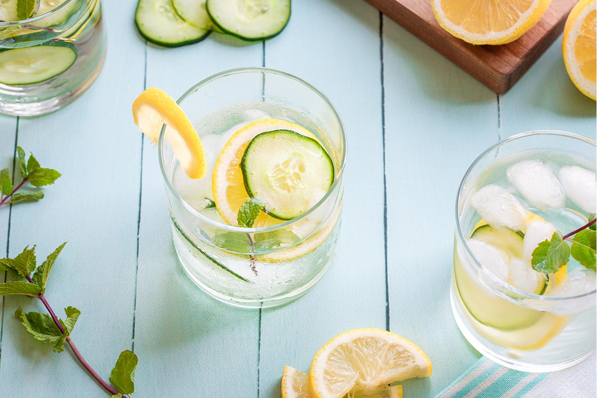 Looking for a refreshing way to make plain water so much BETTER? Then you'll love this Cucumber Lemon Mint Water recipe + all our exhaustively tested tips and tricks to be sure you get the delicious balance of flavors just right! twohealthykitchens.com/cucumber-lemon… via <a href="/twohealthykitch/">Two Healthy Kitchens</a>