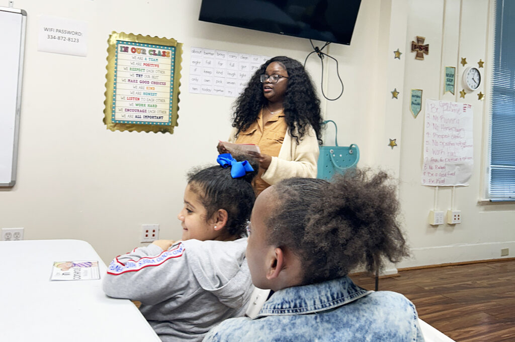 UA_SocialWork's tweet photo. 🌟 Ashia, a dedicated graduate student at #UASSW, is creating #LegendaryChange through the school's Black Belt Internship Initiative, working to support and uplift rural Alabama communities.

Read the article → https://t.co/3qFBU6mEKT

#SocialWork #Community #Alabama #BlackBelt https://t.co/Pl27BhtCU5
