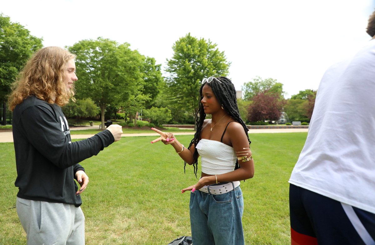 BloomsburgU's tweet image. Another step closer! 💯🐾 #HuskyUnleashed #BloomBound #college #orientation 📸➡️ flic.kr/s/aHBqjBuLuc