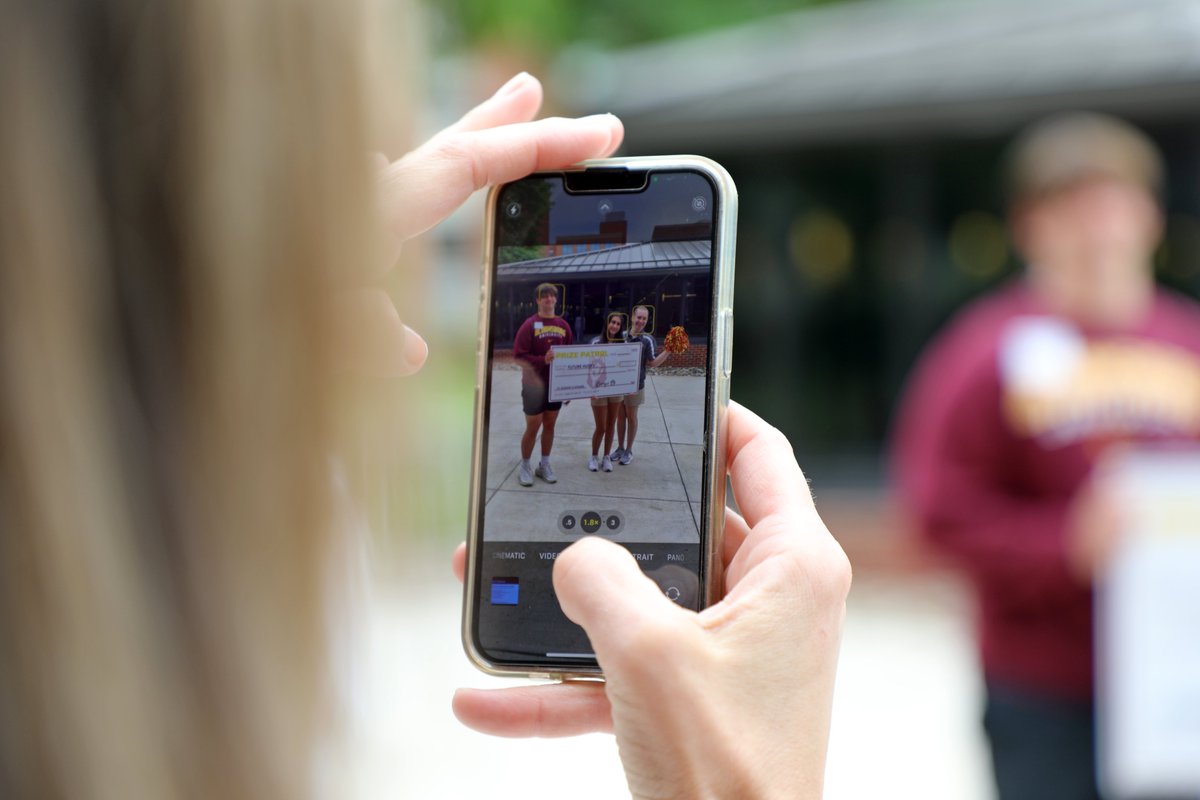 BloomsburgU's tweet image. Another step closer! 💯🐾 #HuskyUnleashed #BloomBound #college #orientation 📸➡️ flic.kr/s/aHBqjBuLuc