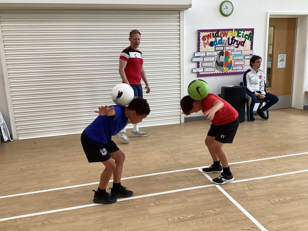 Diolch <a href="/FFootballfirst/">footballfirst</a> fe mwynheuon ni mas draw ac rydyn ni’n gyffrous am yr her! 

Thank you <a href="/FFootballfirst/">footballfirst</a> we really enjoyed our session and can’t wait for the penalty shoot out challenge! #DSLles