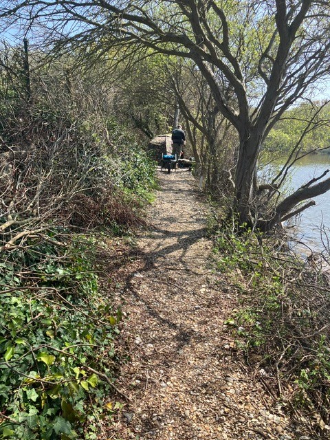 🎣🪝🐟
The coarse fish close season ends tonight (15/06) at midnight.  

Getting your gear ready to get back on the water? Make sure you've purchased a rod licence beforehand: gov.uk/fishing-licenc…

#TeamFBG #Angling #FisheriesEnforcement
<a href="/EnvAgencySE/">Environment AgencySE</a>