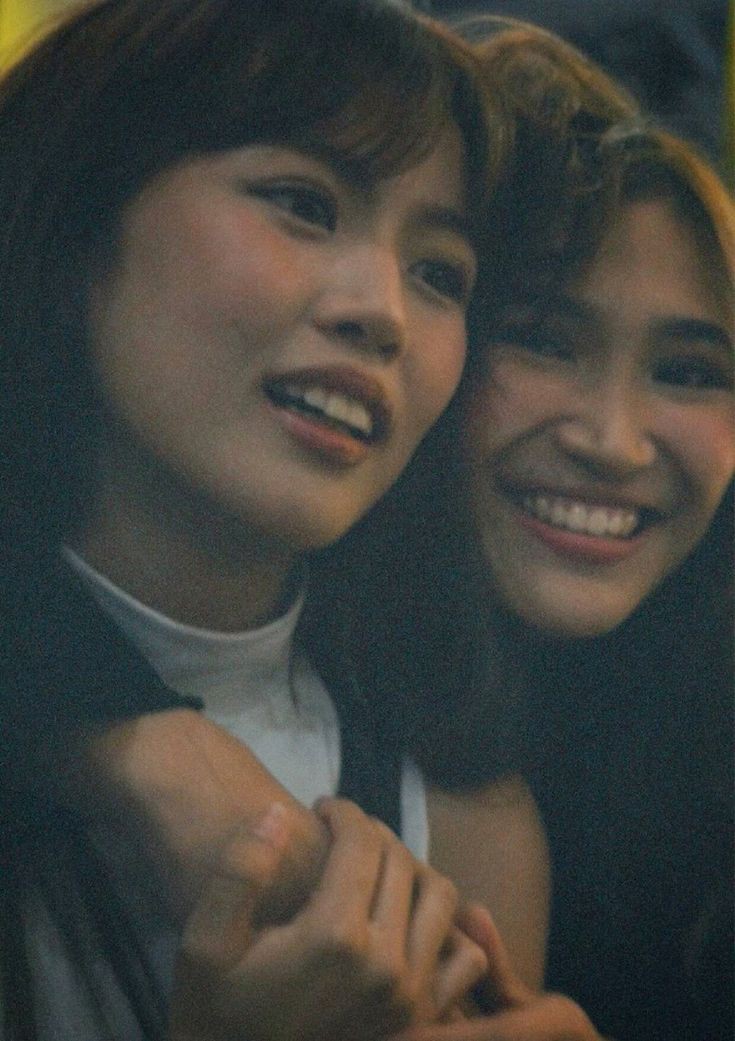 coleverse_'s tweet photo. PROTECT #JHOLOI AT ALL COST
PROTECT #JHOLOI AT ALL COST
PROTECT  #JHOLOI AT ALL COST
PROTECT #JHOLOI AT ALL COST
PROTECT #JHOLOI AT ALL COST

We love you both, ate @bini_maloi
and ate @bini_jhoanna :((

MUSIKALAYAAN WITH BINI
#BINI_MusikalayaanConcert
#BINI @BINI_ph https://t.co/1o3SIcV3qM