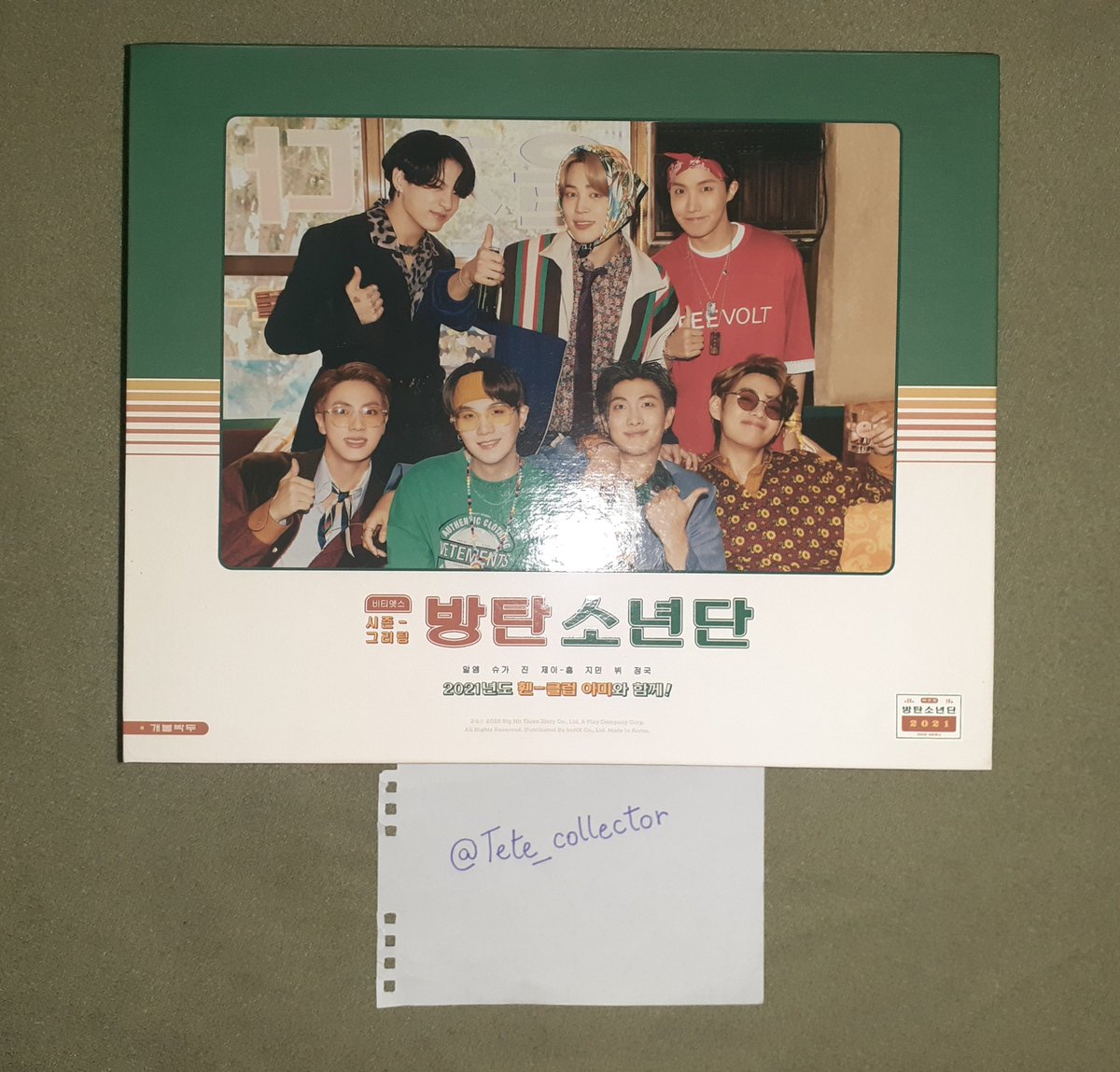 Tete_Collector's tweet photo. Vendo BTS Season's Greetings 2021 - 350 

Foto random Hobi 
sem id's e polaroids
pequenas avarias 
Frete pelo superfrete 
Não reservo 

@vendaetrocakpop
@trocaevendabts
@BtsVendas
@tradingcardkpop
@BtstradeBR https://t.co/iIdi7e6mVv