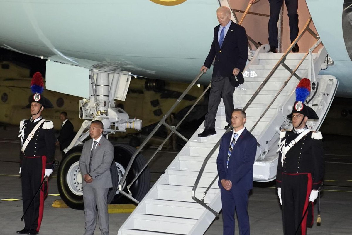 harryjsisson's tweet image. President Biden just landed in Italy where he will be participating in the G7 summit. Once again, President Biden is traveling around the world working for us, while convicted felon Donald Trump sits around and plays golf at Mar-a-Lago. Thank you, President Biden!