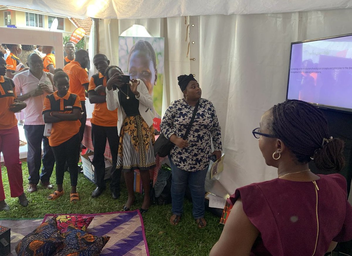 <a href="/DRC_ngo/">Danish Refugee Council</a> &amp; <a href="/DanChurchAid/">DanChurchAid</a> sharing learnings and knowledge on #ResilienceDesign and #AgroEcology feeding into 🇩🇰Danish supported Uganda Refugee Resilience Initiative #URRI

#DenmarkinUganda
#DKUGPartnership Day!