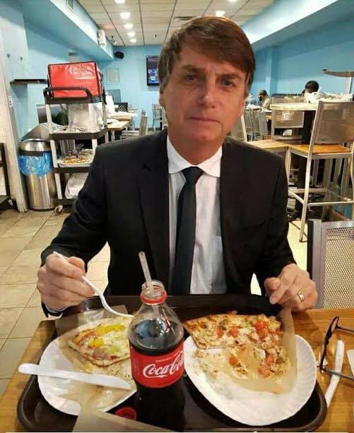 gent voces acham que eu (lado esquerdo) teria alguma chance com ele? (lado direito)