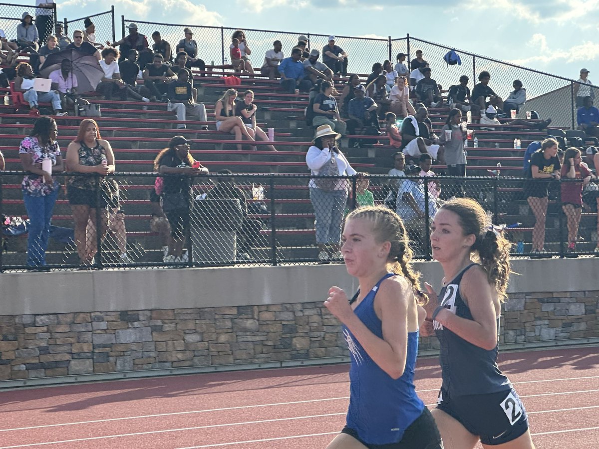 StacyATRetired's tweet photo. Congratulations Rosey Shay, 3200m State Champion!!! https://t.co/UUDosap63X