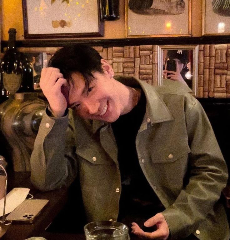 minseohdc's tweet photo. @.byunminseo postou uma nova atualização no #hdcgram

Hoje é o dia dos namorados onde deixei parte do meu coração. Por isso, não consigo deixar a data passar sem desejar feliz dia dos namorados para o meu confidente, protetor e melhor amigo. Obrigada por tanto, Sun! Te amo. ☀️🧡 https://t.co/WZxkltZtMd