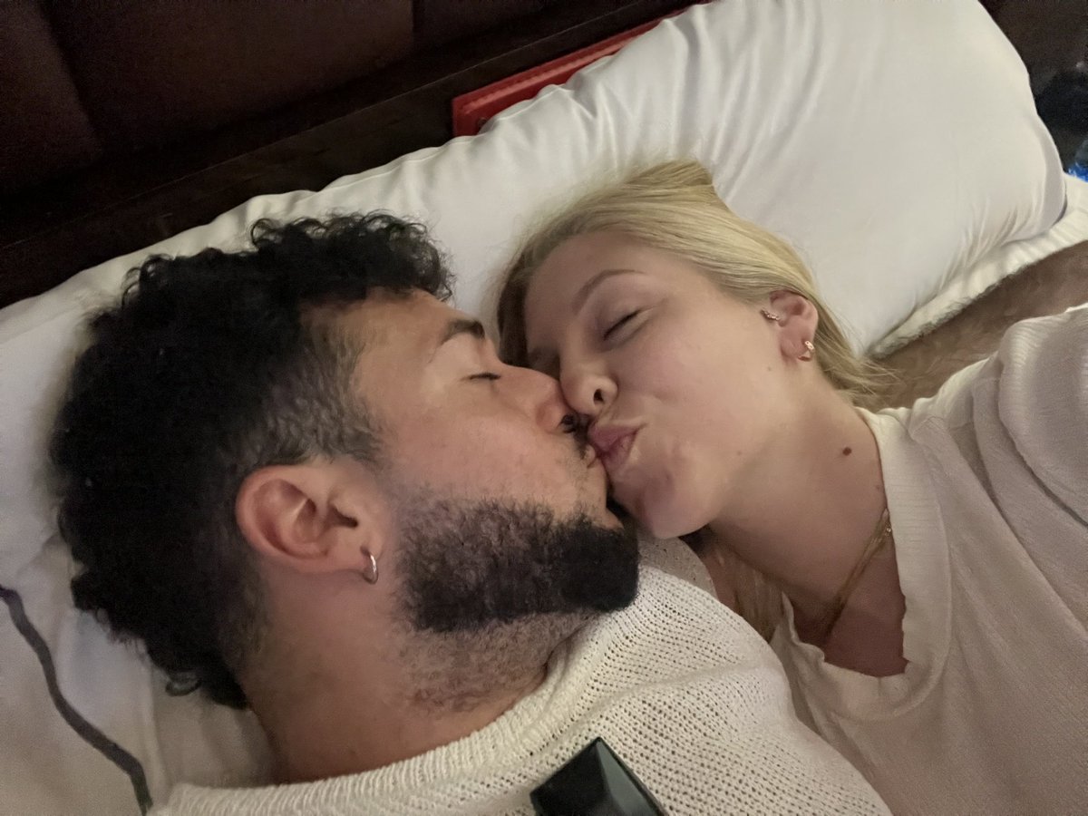 aaronnpr3's tweet photo. todos deberían tener una mujer como tú a su lado. https://t.co/dssL9qG4D1