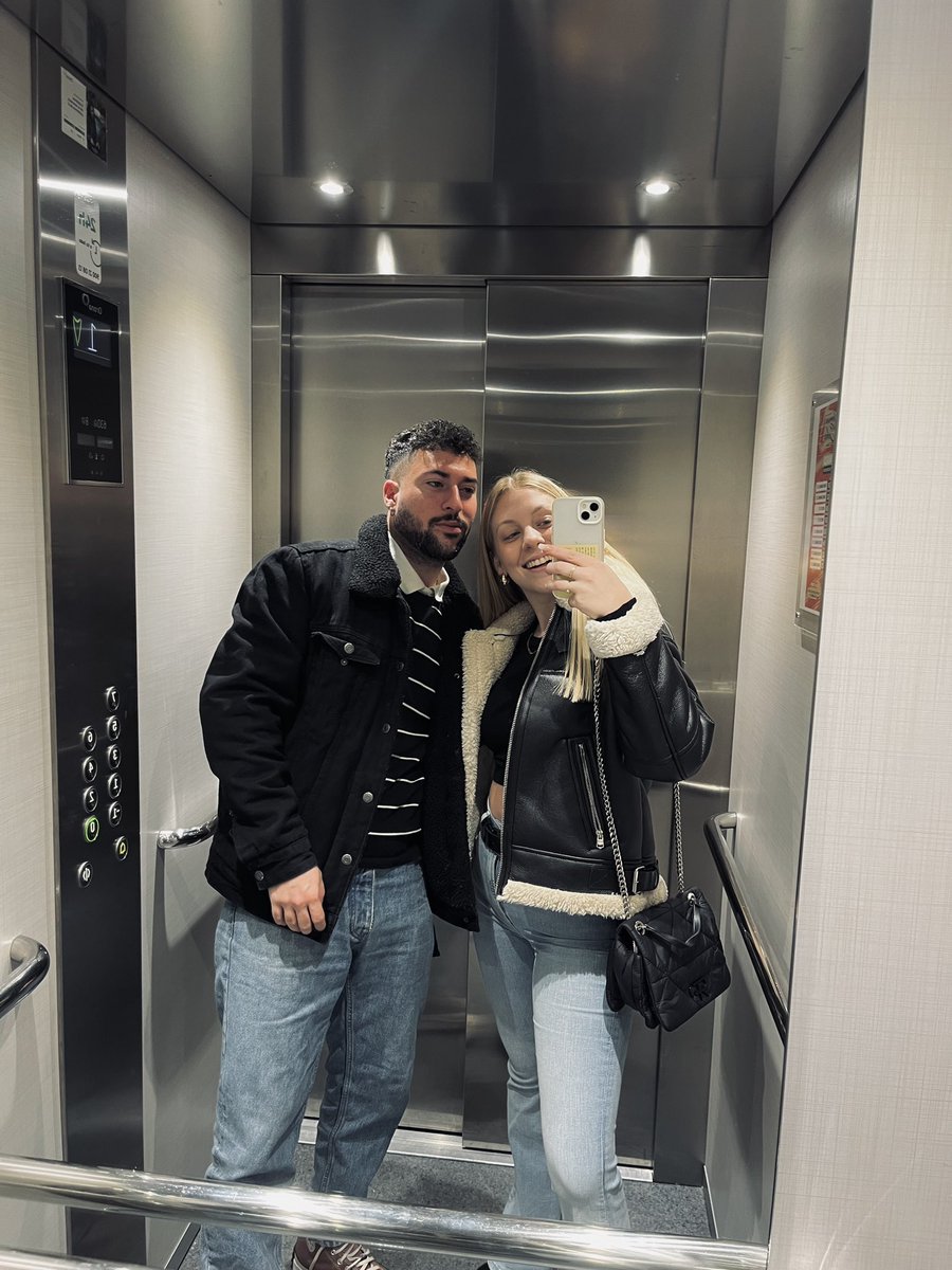 aaronnpr3's tweet photo. todos deberían tener una mujer como tú a su lado. https://t.co/dssL9qG4D1