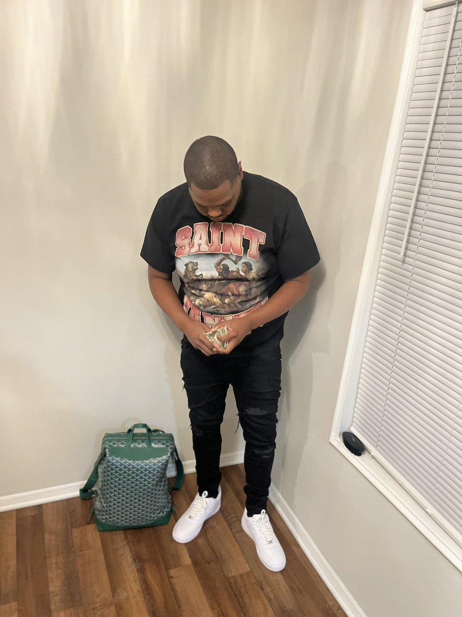 loudpack_moon's tweet photo. Cbfw💰 https://t.co/dqAZzmXUpM